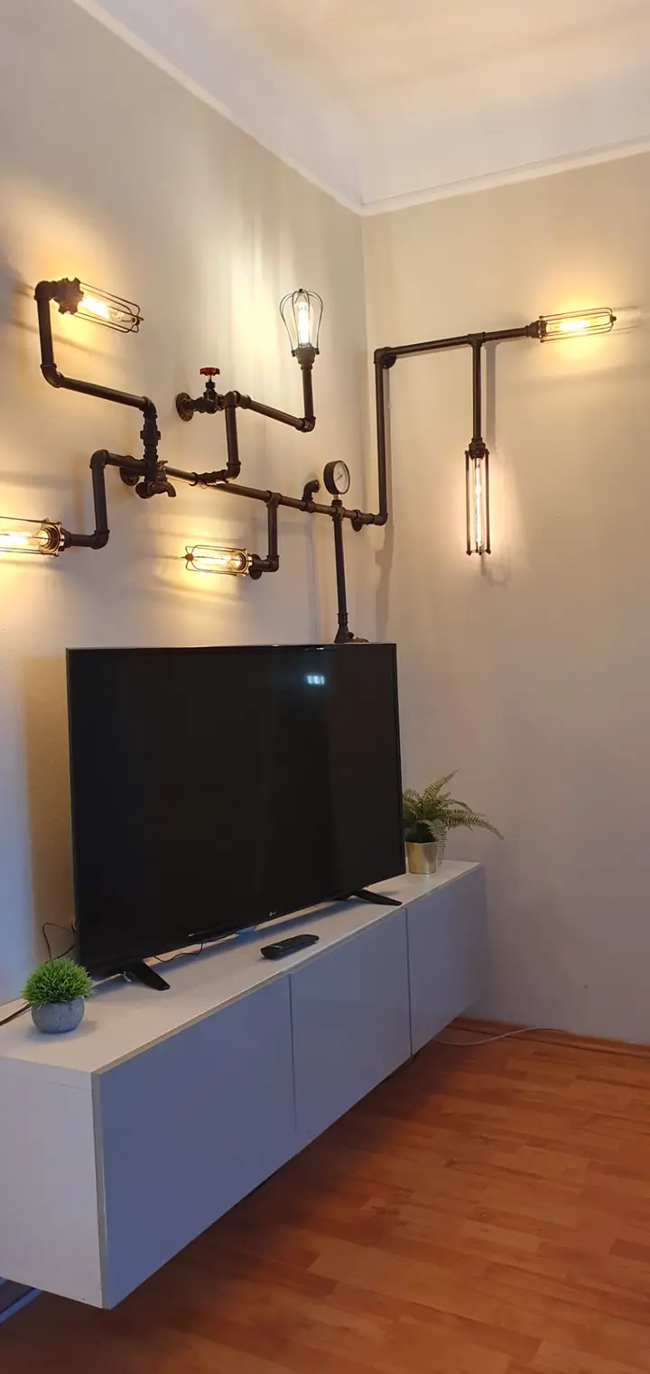 Falra szerelhető falilámpa üveg búrával és retro Edison izzóval, ipari-vintage stílusban — Dizájnvill egyedi világítás